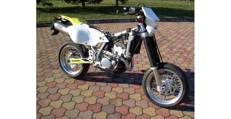 suzuki-drz400s-bodis-oval-3.jpg
