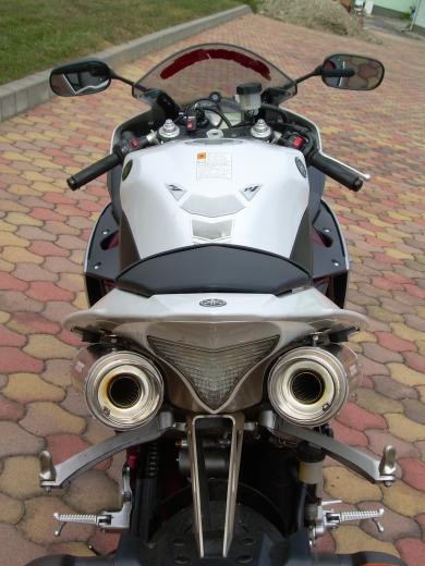 Yamaha-r1-09-bodis-gp1-10