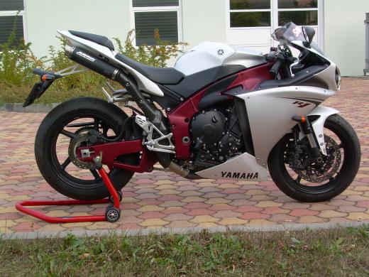 Yamaha-r1-09-bodis-gp1-12